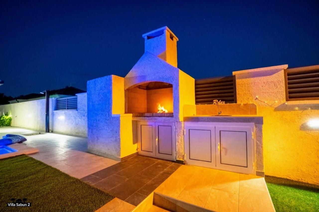 Villas Sabun - Modern House With Heated Pool 프리블라카 외부 사진